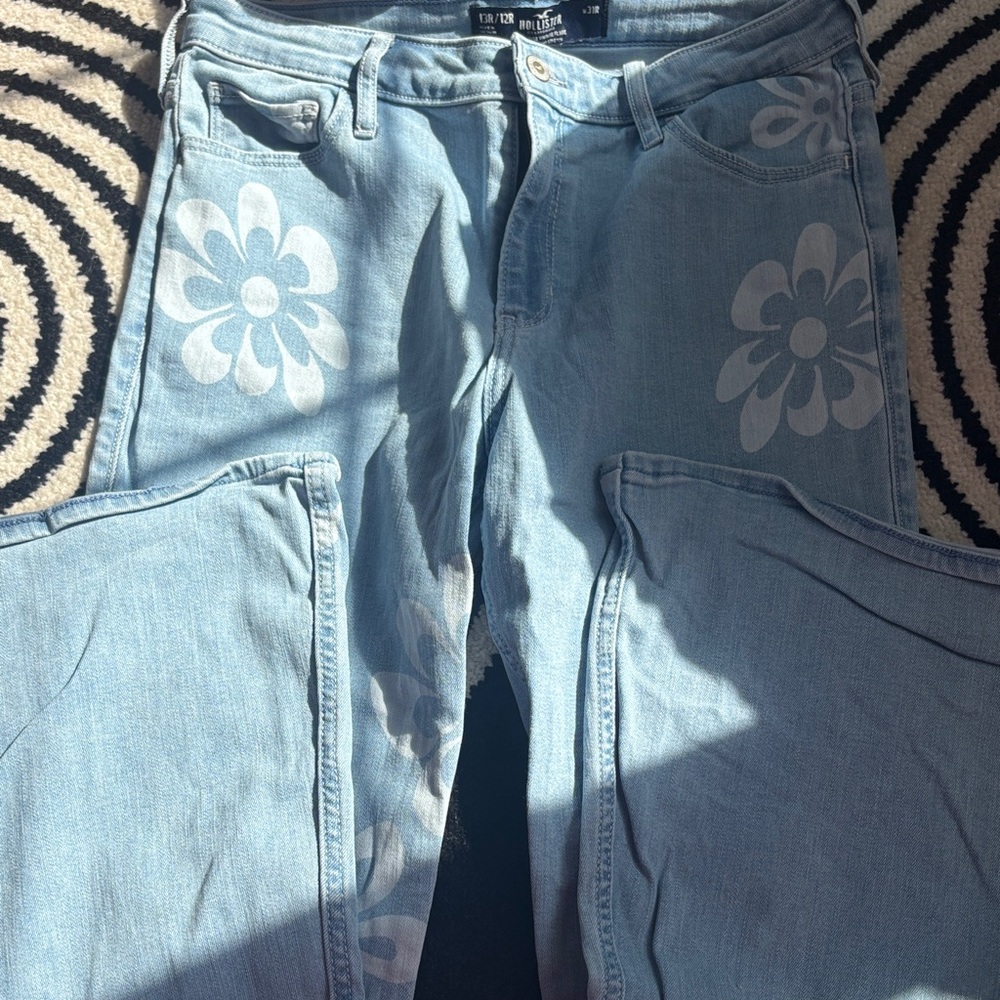 Hollister Flower High-Rise Jeans